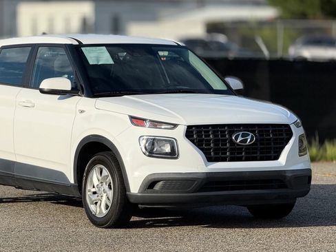 Used 2021 Hyundai Venue SE FWD image 15
