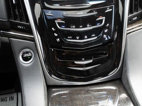 Used 2016 Cadillac Escalade Platinum image 39