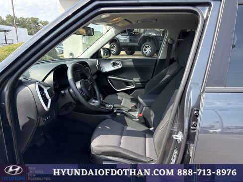 Used 2025 Kia Soul LX w/ LX Technology Package FWD image 10