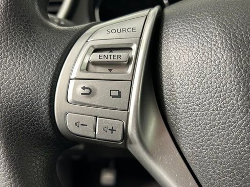 Used 2016 Nissan Rogue S AWD/4WD image 16