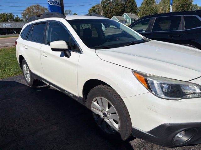 Used 2017 Subaru Outback 2.5i Premium AWD/4WD image 2