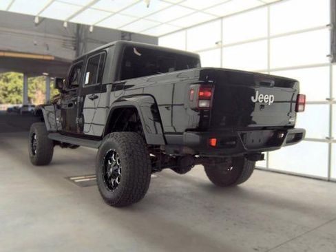 Used 2021 Jeep Gladiator Overland w/ Popular Equipment Package AWD/4WD image 2