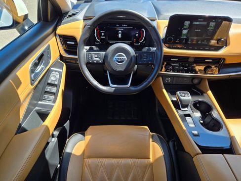 Used 2021 Nissan Rogue Platinum FWD image 16