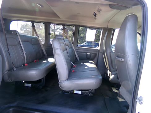 Used 2018 GMC Savana 3500 LS w/ Cold Climate Package RWD image 32