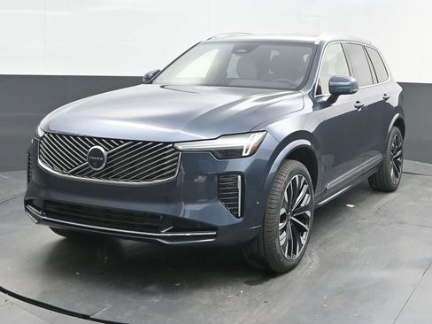 New 2026 Volvo XC90 B5 Plus image 3