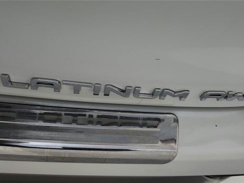 Used 2023 Toyota Highlander Platinum image 26