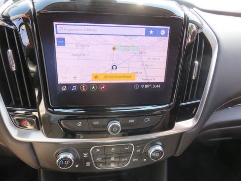 Used 2021 Chevrolet Traverse LT w/ LT Premium Package AWD/4WD image 18