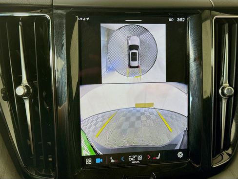 Used 2025 Volvo XC60 B5 Plus image 19