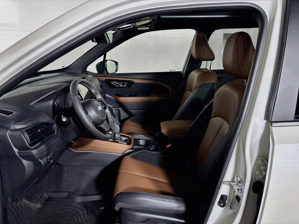 Certified 2025 Subaru Forester Touring AWD/4WD image 12