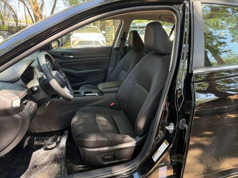 Used 2025 Nissan Altima 2.5 SV image 33