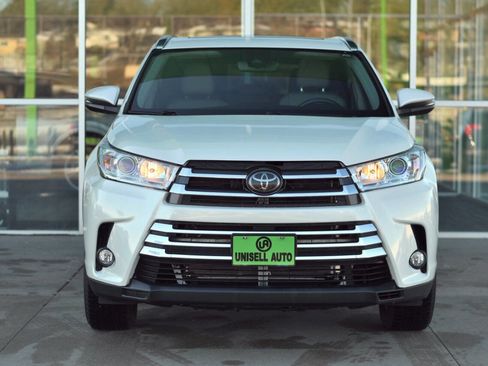 Used 2019 Toyota Highlander XLE image 2