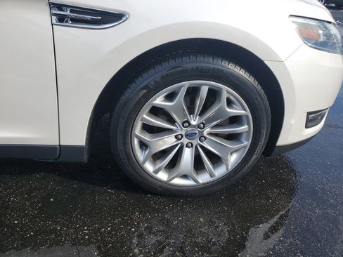 Used 2018 Ford Taurus Limited image 5