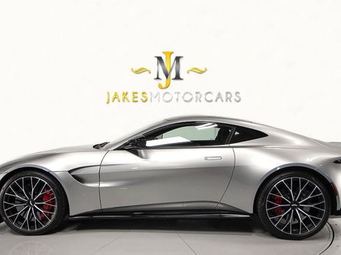 Used 2022 Aston Martin V8 Vantage Coupe image 2
