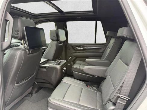 Used 2024 GMC Yukon Denali w/ Advanced Technology Package AWD/4WD image 10