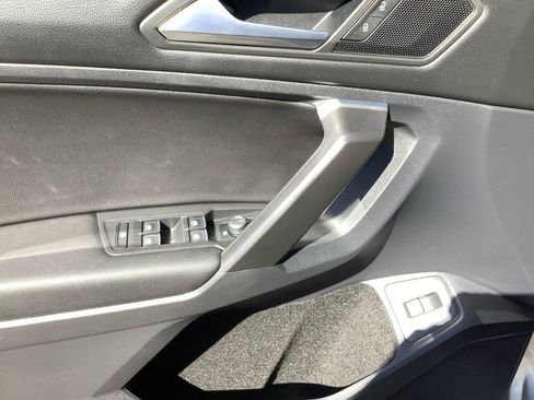 Used 2021 Volkswagen Tiguan SEL image 12