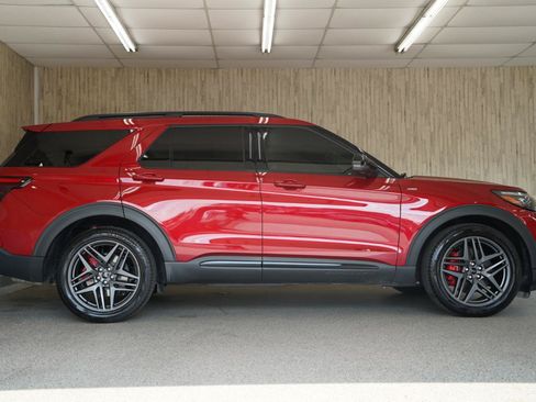 Used 2026 Ford Explorer ST-Line w/ ST-Line Street Pack RWD image 6