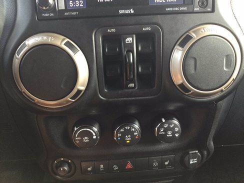 Used 2016 Jeep Wrangler Unlimited Sahara AWD/4WD image 31