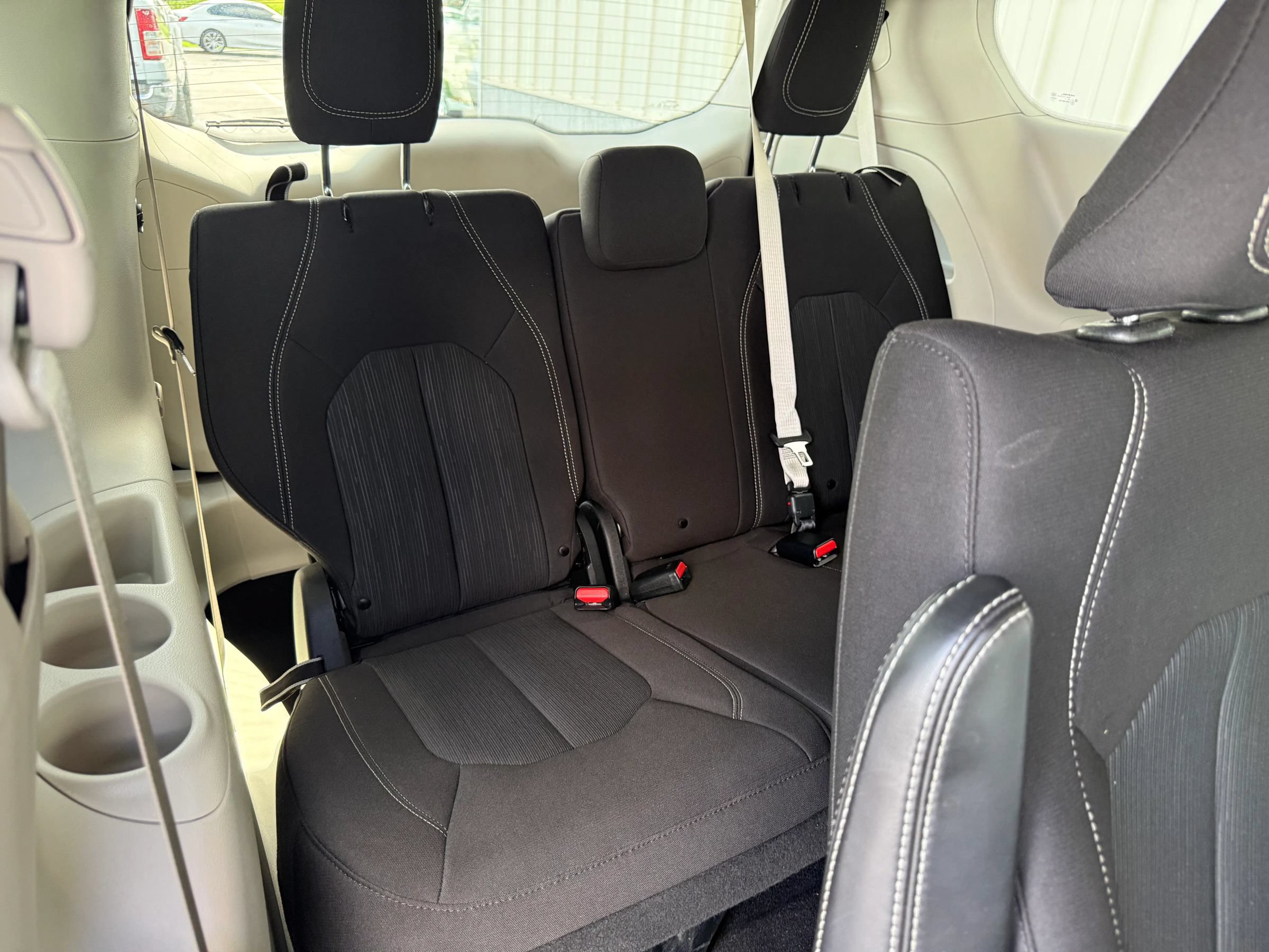 Used 2020 Chrysler Voyager L FWD image 34