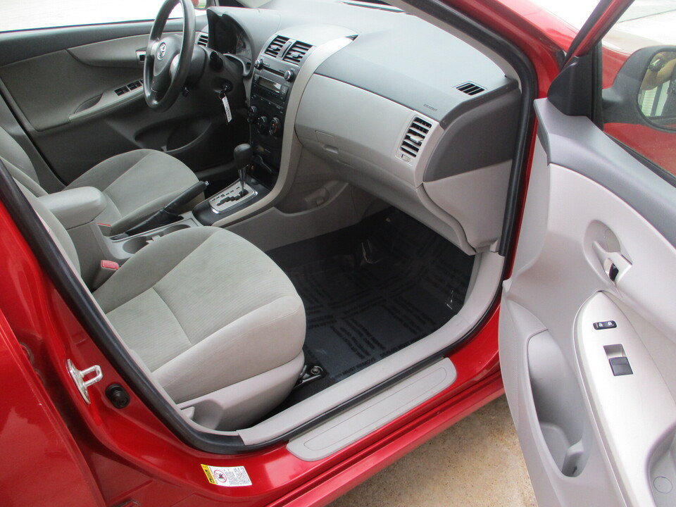 Used 2010 Toyota Corolla LE FWD image 19