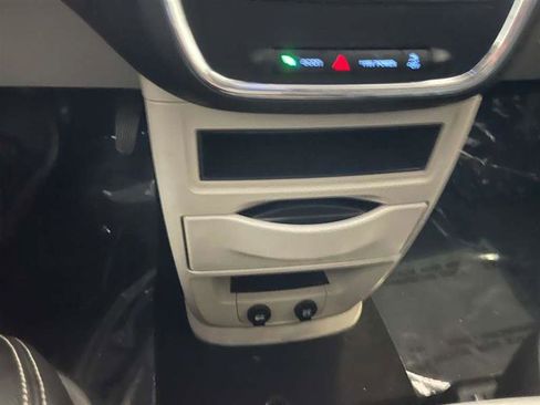 Used 2015 Chrysler Town & Country Touring-L w/ Driver Convenience Group FWD image 74