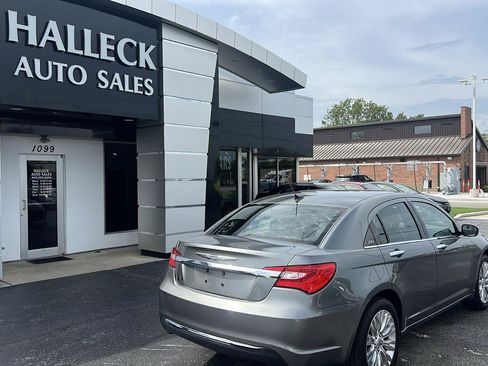 Used 2011 Chrysler 200 Limited FWD image 5