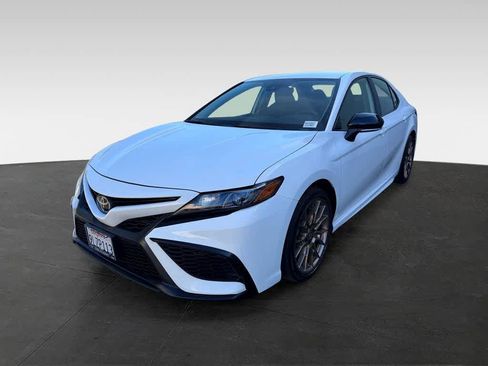 Used 2024 Toyota Camry SE FWD image 2