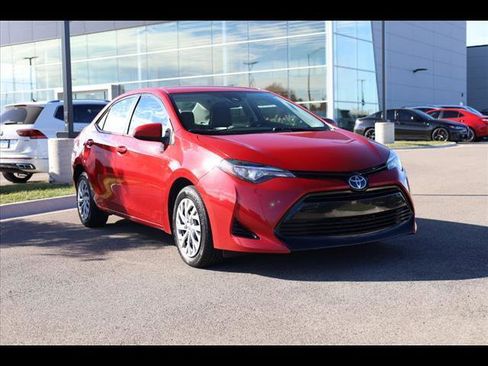 Used 2017 Toyota Corolla LE image 1