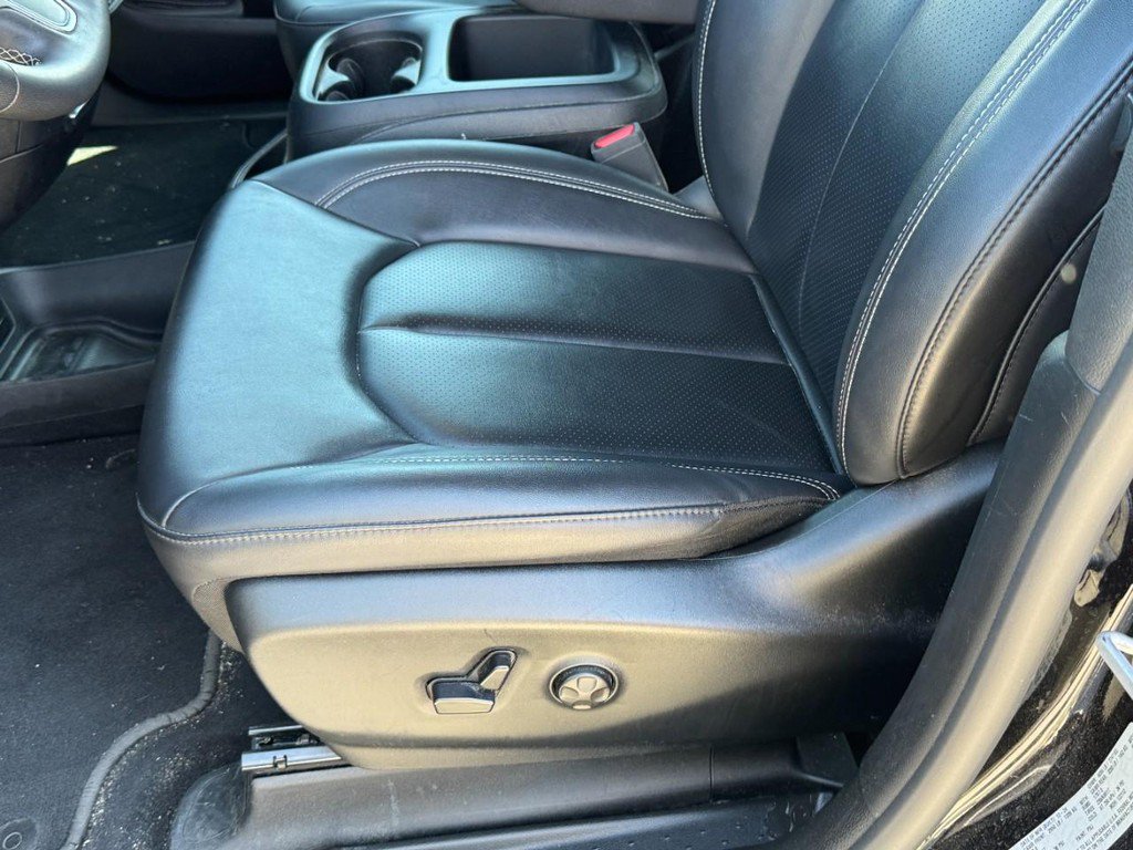Used 2025 Chrysler Pacifica Select FWD image 28