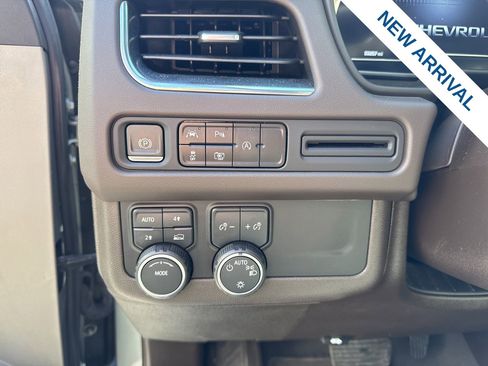 Used 2023 Chevrolet Suburban LT w/ Luxury Package image 20