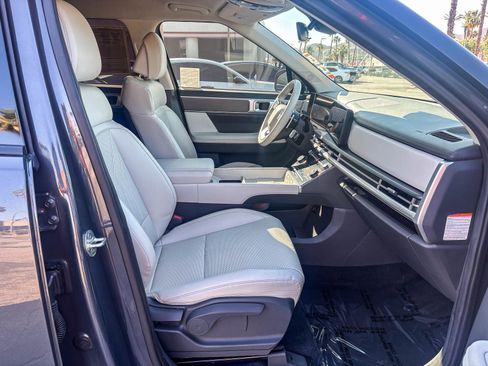 Used 2025 Hyundai Santa Fe SEL FWD image 20