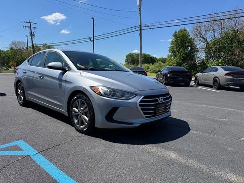 Used 2017 Hyundai Elantra SE FWD image 4