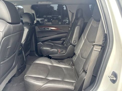 Used 2019 Cadillac Escalade Luxury AWD/4WD image 10