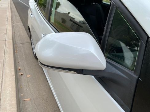 Used 2022 Toyota Prius LE FWD image 18