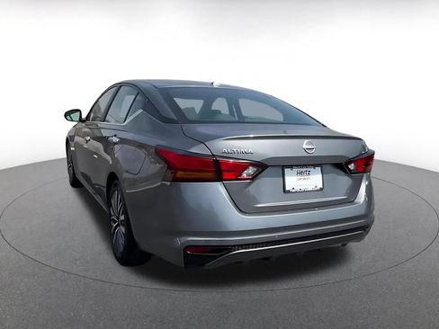 Used 2025 Nissan Altima 2.5 SV FWD image 11