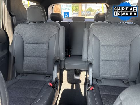 Used 2025 Chevrolet Traverse LT FWD image 12