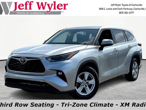 Used 2023 Toyota Highlander LE FWD image 1