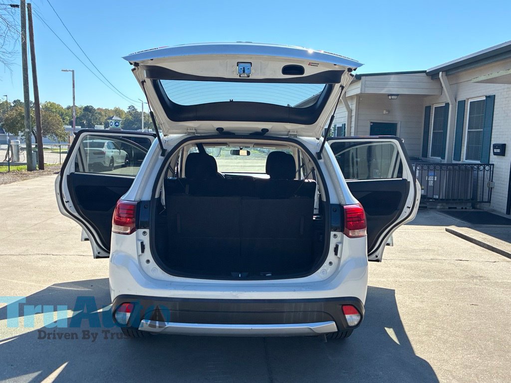 Used 2018 Mitsubishi Outlander AWD image 16