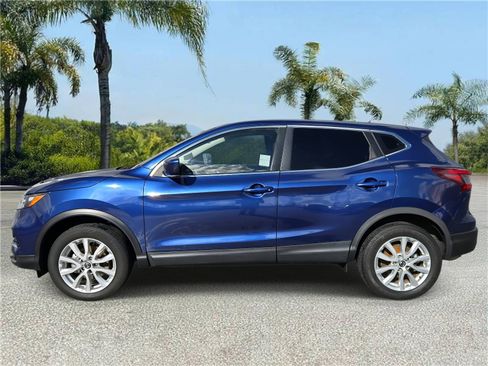 Used 2022 Nissan Rogue Sport S image 2