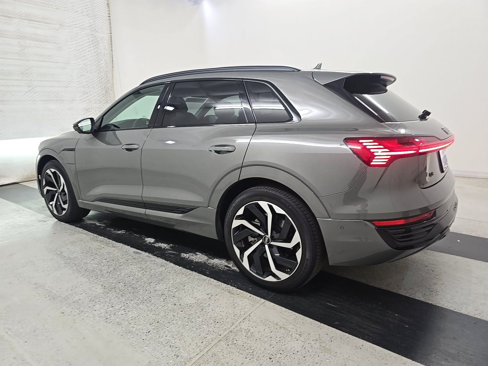 Used 2024 Audi Q8 e-tron Premium Plus w/ Premium Plus Package AWD/4WD image 4