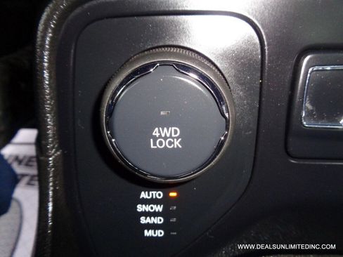 Used 2015 Jeep Renegade Latitude image 12