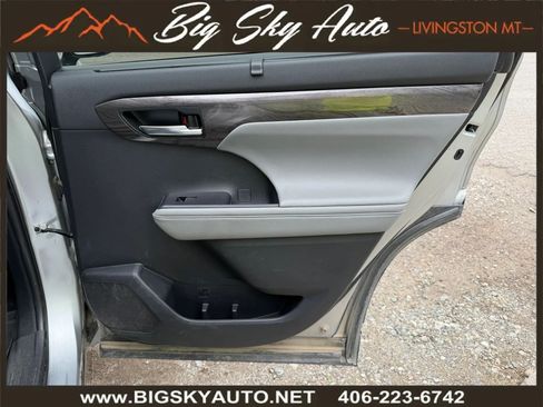 Used 2024 Toyota Highlander Platinum AWD/4WD image 21