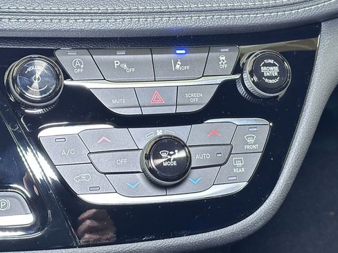 New 2026 Chrysler Pacifica Select image 31