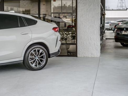 Used 2022 BMW X6 xDrive40i w/ M Sport Package image 54