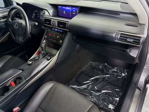 Used 2018 Lexus IS 300 w/ Comfort Package RWD image 30