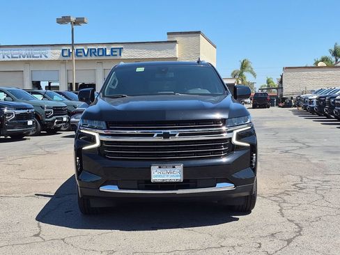 Used 2021 Chevrolet Suburban LT RWD image 3