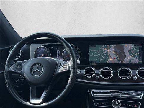 Used 2017 Mercedes-Benz E 300 4MATIC image 19
