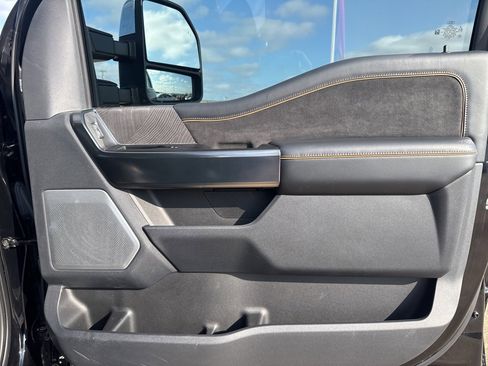 Used 2024 Ford F250 Platinum image 9