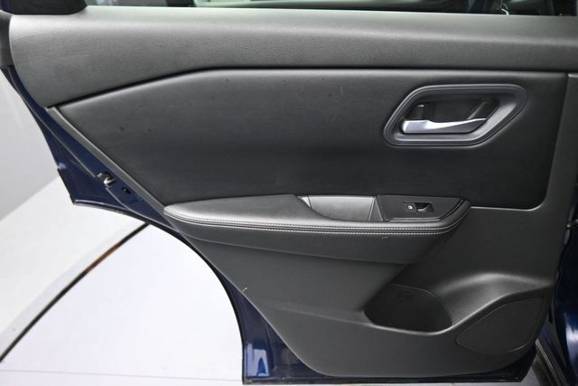 Used 2024 Nissan Rogue SV FWD image 18