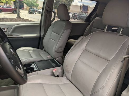 Used 2015 Toyota Sienna XLE w/ XLE Navigation Package FWD image 3