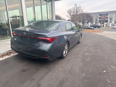 Used 2019 Toyota Avalon XLE image 4
